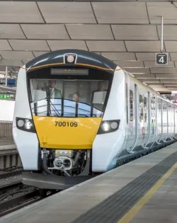 From Brighton to London BlackfriarsVictoria